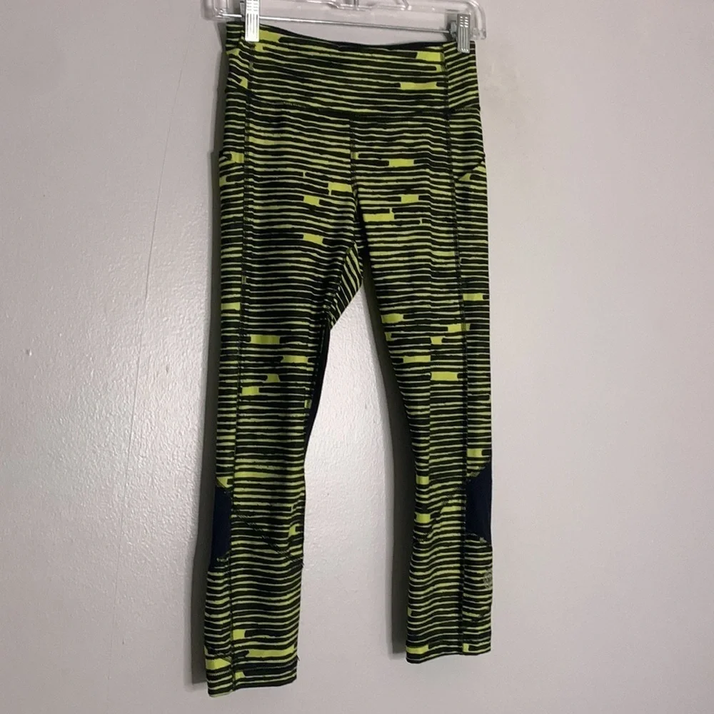 Rare Lululemon SeaWheeze Inspire Tight II Blacked Out Black Sz 4 Yellow small